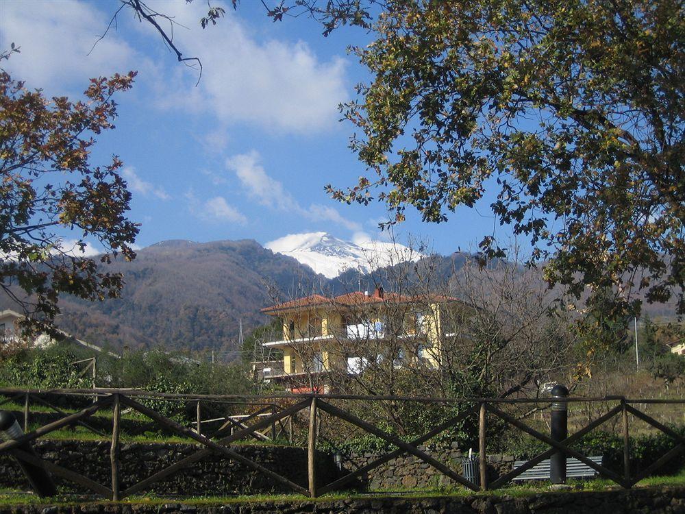 Villa Rosa Etna Apartments Zafferana Etnea Bagian luar foto