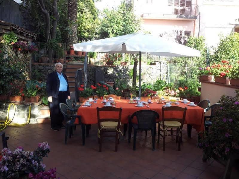Villa Rosa Etna Apartments Zafferana Etnea Bagian luar foto
