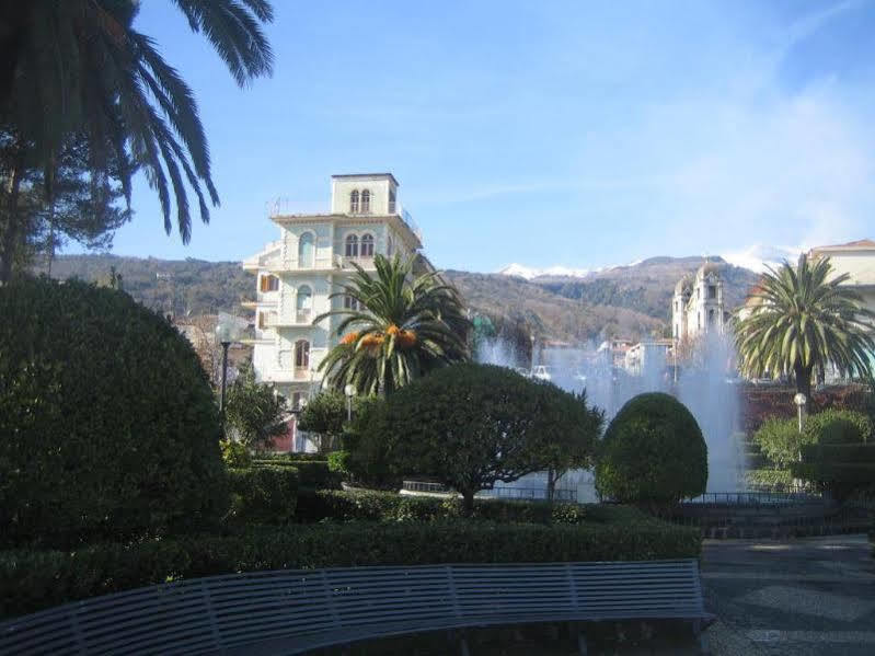Villa Rosa Etna Apartments Zafferana Etnea Bagian luar foto