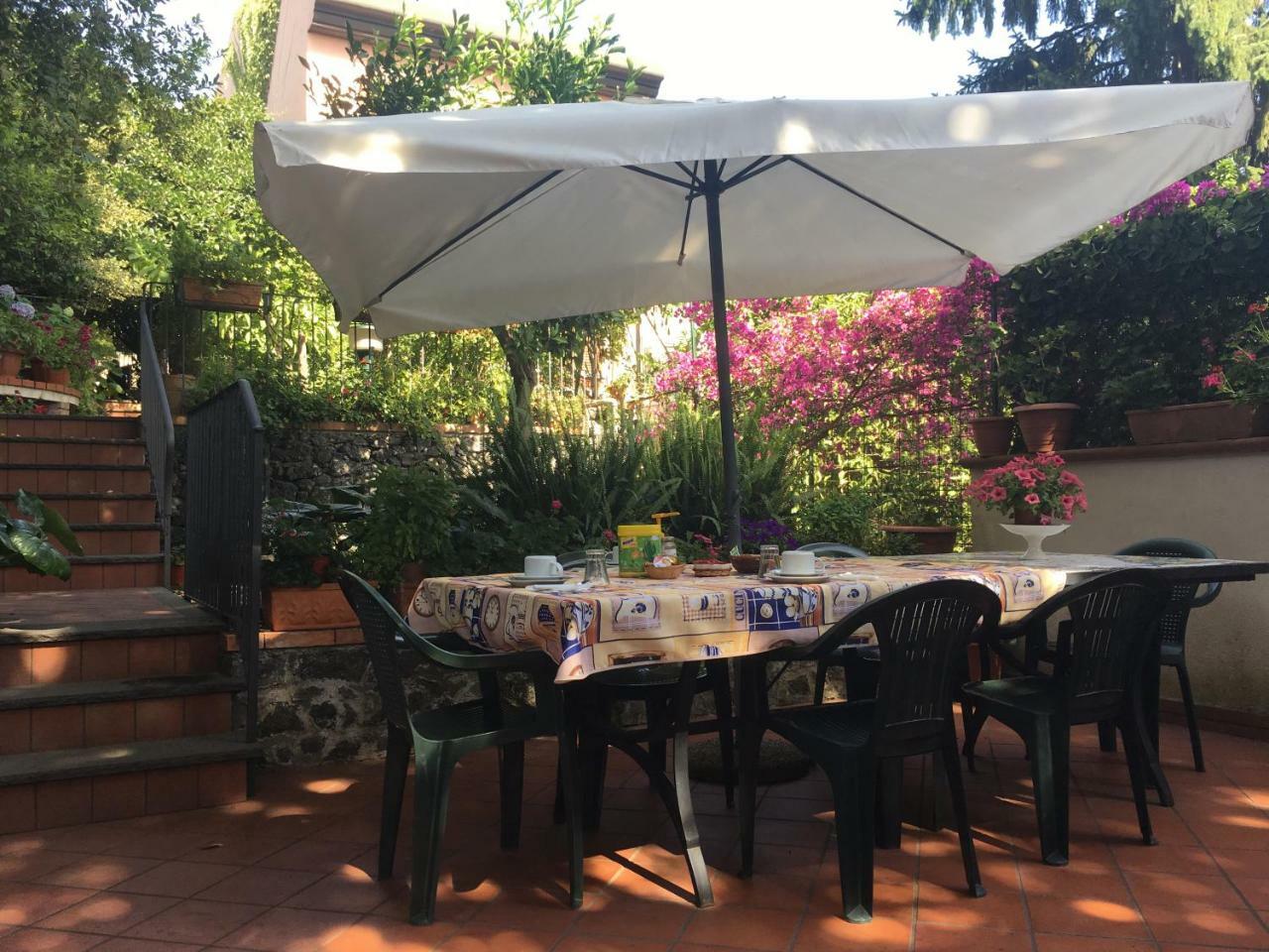 Villa Rosa Etna Apartments Zafferana Etnea Bagian luar foto
